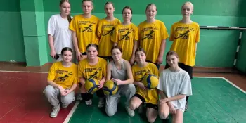 Соревнования по волейболу среди девушек