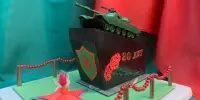 Памятник в честь героического экипажа на бетонном пьедестале возвышается над рекой Березиной в Борисове