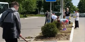 Учащиеся гимназии присоединились к марафону чистоты в агрогородке Лошница