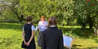 ФОТОФАКТ Содержательное факультативное занятие "Живопись" по теме "Гроздья рябины" прошло в 8 классе