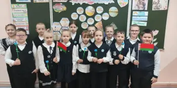 Пришло время проверить выполнение домашнего задания, которое получили гимназисты 1-4 классов в рамках Единого патриотического дня.