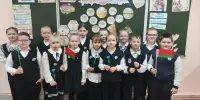 Пришло время проверить выполнение домашнего задания, которое получили гимназисты 1-4 классов в рамках Единого патриотического дня.