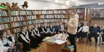 ФОТОФАКТ | ПервоКЛАССные ребята посетили сельскую библиотеку аг. Лошница