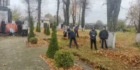 Активисты пионерского отряда им. А.Гайдара на субботнике