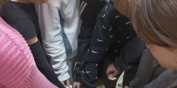 Вредные привычки ведут себя как маленькие хитрые персонажи: тихо подкрадываются, делают вид, что они-часть нас.