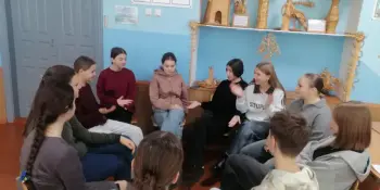 Гимназисты 9 "А" класса настаивают: сегодня - отличный день, чтобы бросить курить
