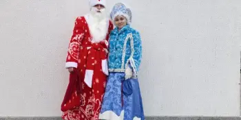 Около 100 пар главных новогодних волшебников собралось возле Дворца культуры им. М. Горького