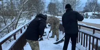 Когда зима проверяет на прочность, добро выходит на улицы