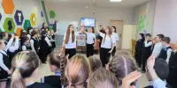 Торжественная линейка, посвящённая окончанию третьей четверти, состоялась для учащихся 2-11 классов