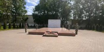 Тишина. Чёткий шаг. Взгляд вперёд