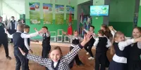 "Море волнуется раз…" - и гимназия наполнилась смехом, движением и настоящей волной позитива!